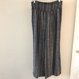 O’Neil beach pants, comfy black and white floral